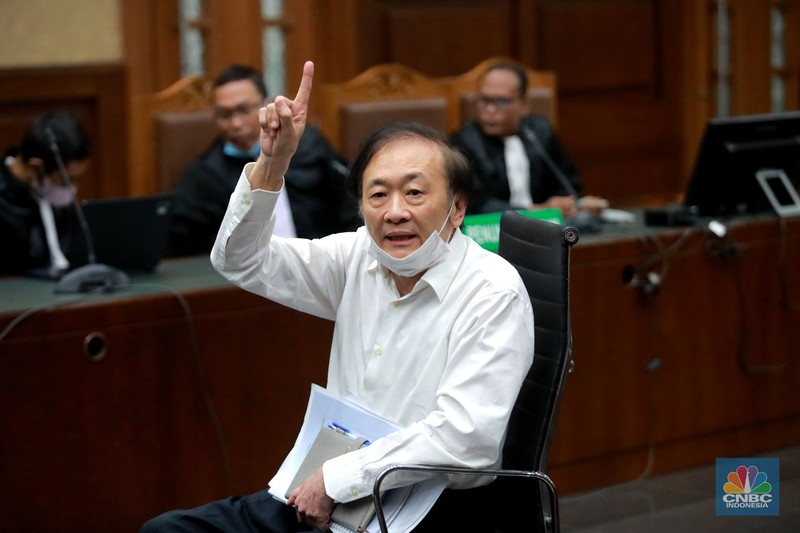 Terdakwa kasus korupsi lahan sawit PT Duta Palma, Surya Darmadi menjalani sidang vonis di di ruang Tipikor Pengadilan Negeri Jakarta Pusat, Kamis (23/2). (CNBC Indonesia/Muhammad Sabki)
