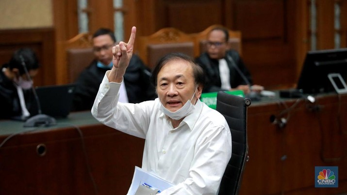 Terdakwa kasus korupsi lahan sawit PT Duta Palma, Surya Darmadi menjalani sidang vonis di di ruang Tipikor Pengadilan Negeri Jakarta Pusat, Kamis (23/2). (CNBC Indonesia/Muhammad Sabki) Terdakwa kasus korupsi lahan sawit PT Duta Palma, Surya Darmadi menjalani sidang vonis di di ruang Tipikor Pengadilan Negeri Jakarta Pusat, Kamis (23/2). (CNBC Indonesia/Muhammad Sabki)
