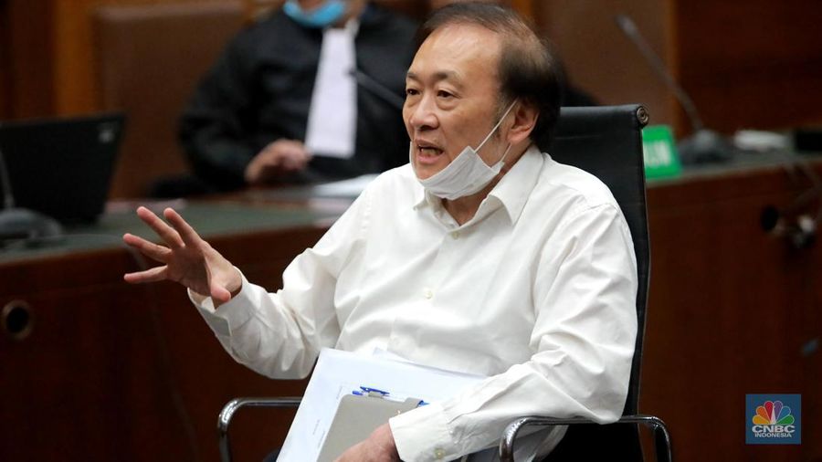 Terdakwa kasus korupsi lahan sawit PT Duta Palma, Surya Darmadi menjalani sidang vonis di di ruang Tipikor Pengadilan Negeri Jakarta Pusat, Kamis (23/2). (վ/Muhammad Sabki)