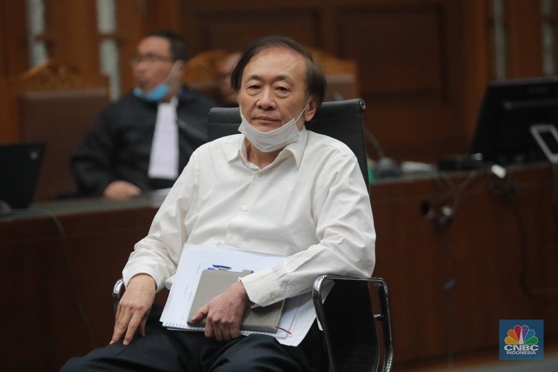 Terdakwa kasus korupsi lahan sawit PT Duta Palma, Surya Darmadi menjalani sidang vonis di di ruang Tipikor Pengadilan Negeri Jakarta Pusat, Kamis (23/2). (CNBC Indonesia/Muhammad Sabki)