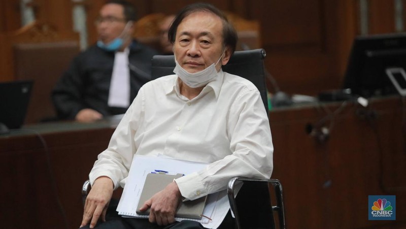 Terdakwa kasus korupsi lahan sawit PT Duta Palma, Surya Darmadi menjalani sidang vonis di di ruang Tipikor Pengadilan Negeri Jakarta Pusat, Kamis (23/2). (CNBC Indonesia/Muhammad Sabki)