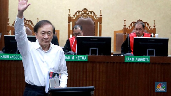 Terdakwa kasus korupsi lahan sawit PT Duta Palma, Surya Darmadi menjalani sidang vonis di di ruang Tipikor Pengadilan Negeri Jakarta Pusat, Kamis (23/2). (CNBC Indonesia/Muhammad Sabki) Terdakwa kasus korupsi lahan sawit PT Duta Palma, Surya Darmadi menjalani sidang vonis di di ruang Tipikor Pengadilan Negeri Jakarta Pusat, Kamis (23/2). (CNBC Indonesia/Muhammad Sabki)