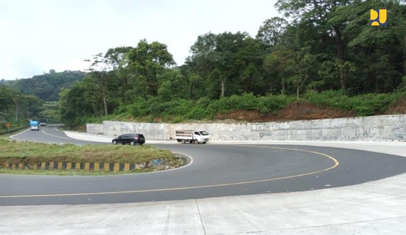 Kementerian Pekerjaan Umum dan Perumahan Rakyat (PUPR) telah menyelesaikan 24 pekerjaan konstruksi jalan dan jembatan di kawasan pariwisata Danau Toba, Sumatera Utara. Kementerian Pekerjaan Umum dan Perumahan Rakyat (PUPR) telah menyelesaikan 24 pekerjaan konstruksi jalan dan jembatan di kawasan pariwisata Danau Toba, Sumatera Utara. (Dok. Kementerian PUPR)