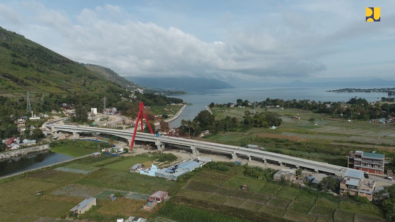 Kementerian Pekerjaan Umum dan Perumahan Rakyat (PUPR) telah menyelesaikan 24 pekerjaan konstruksi jalan dan jembatan di kawasan pariwisata Danau Toba, Sumatera Utara. Kementerian Pekerjaan Umum dan Perumahan Rakyat (PUPR) telah menyelesaikan 24 pekerjaan konstruksi jalan dan jembatan di kawasan pariwisata Danau Toba, Sumatera Utara. (Dok. Kementerian PUPR)