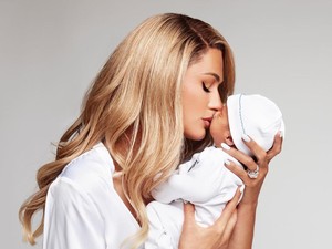 Paris Hilton Buka-bukaan Alasan Pakai Ibu Pengganti demi Dapat Buah Hati