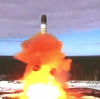 Potret Rudal 'Setan' Rusia Gagal Meluncur saat Uji Coba