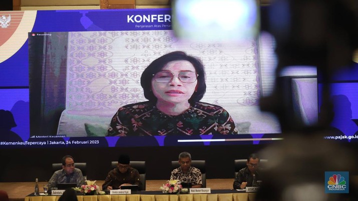 Wakil Menteri Keuangan Suahasil Nazara bersama para petinggi di Kementerian Keuangan memimpin konferensi pers penjelasan atas penanganan internal saudara RAT di kantor pusat Ditjen Pajak, Jakarta, Jumat (24/2/2023). (CNBC Indonesia/Muhammad Sabki) Wakil Menteri Keuangan Suahasil Nazara bersama para petinggi di Kementerian Keuangan memimpin konferensi pers penjelasan atas penanganan internal saudara RAT di kantor pusat Ditjen Pajak, Jakarta, Jumat (24/2/2023). (CNBC Indonesia/Muhammad Sabki)