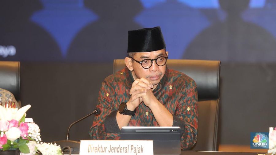 Wakil Menteri Keuangan Suahasil Nazara bersama para petinggi di Kementerian Keuangan memimpin konferensi pers penjelasan atas penanganan internal saudara RAT di kantor pusat Ditjen Pajak, Jakarta, Jumat (24/2/2023). (CNBC Indonesia/Muhammad Sabki)