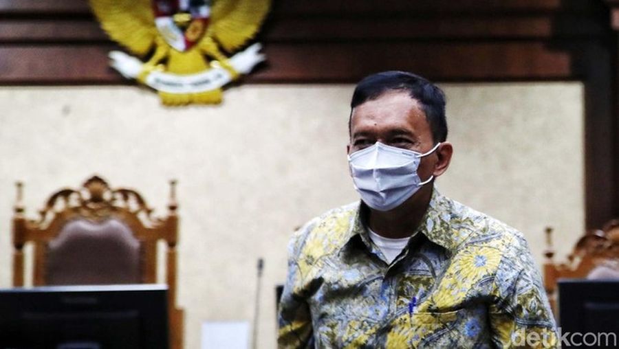 Angin Prayitno saat menghadiri sidang