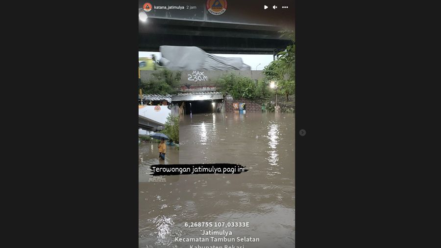 Banjir melanda sejumlah wilayah Bekasi, Salah satu nya di kelurahan Jatimulya Kabupaten Bekasi. (Instagram @katana_jatimulya)
