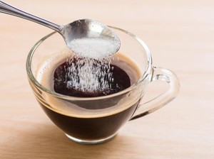 Rahasia Tambah Sejumput Garam ke Kopi, Bikin Manis Alaminya Keluar!