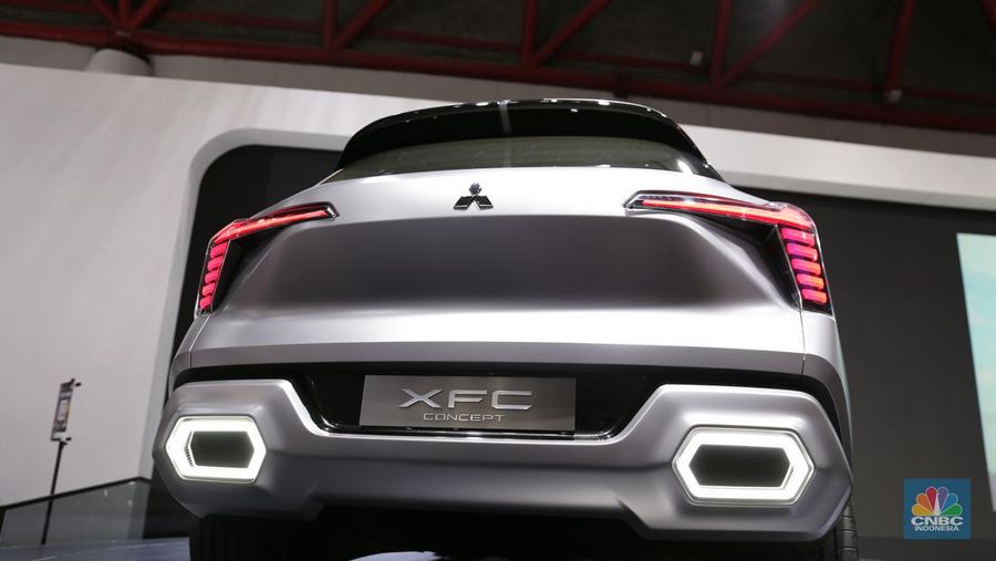 Mitsubishi Motors Krama Yudha Sales Indonesia (MMKSI) menghadirkan Mitsubishi XFC Concept, sebuah mobil konsep satu-satunya di IIMS 2023. (CNBC Indonesia/Tias Budiarto)