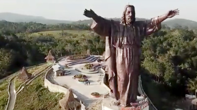 Patung Yesus bantu burke, tana toraja. (Dok.Kemenparekraf)