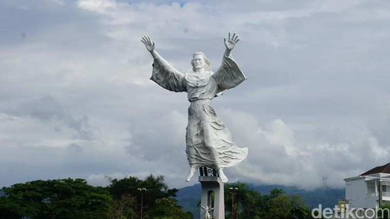 Pembangunan Objek Wisata Rohani Patung Yesus Kristus setinggi 61 meter di Bukit Sibea-bea Desa Janji Martahan Kecamatan Harian. (Samosirkab.go.id)