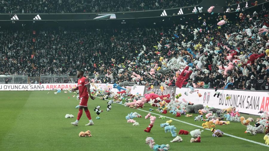 Fans throw toys on the pitch for children affected by earthquake during a Turkish Super League match between Besiktas and Antalyaspor at Vodafone Park in Istanbul, Turkey February 26, 2023. REUTERS/Stringer NO RESALES. NO ARCHIVES.