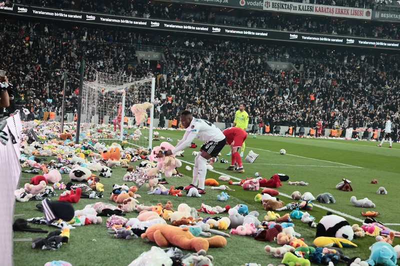 Fans throw toys on the pitch for children affected by earthquake during a Turkish Super League match between Besiktas and Antalyaspor at Vodafone Park in Istanbul, Turkey February 26, 2023. REUTERS/Stringer NO RESALES. NO ARCHIVES.