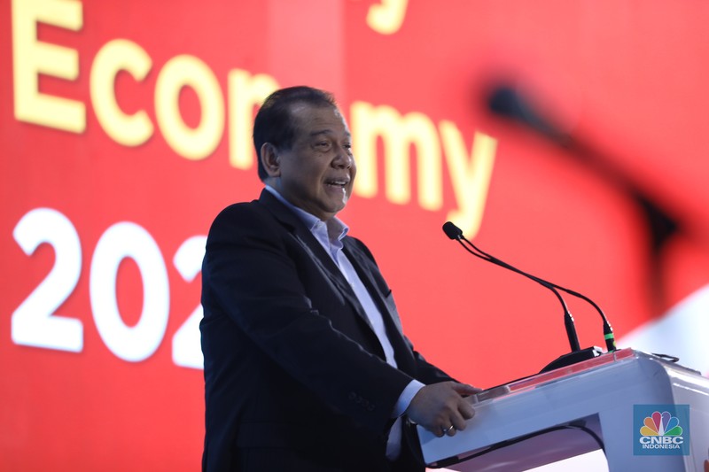 Economic Outlook 2023 dengan tema Economic Outlook 2023 dengan tema