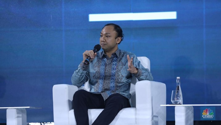 Direktur PT Bayan Resources Alexander Ery Wibowo dalam Economic Outlook 2023 dengan tema Direktur PT Bayan Resources Alexander Ery Wibowo dalam Economic Outlook 2023 dengan tema