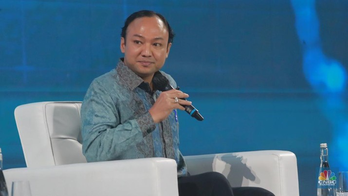 Direktur PT Bayan Resources Alexander Ery Wibowo dalam Economic Outlook 2023 dengan tema Direktur PT Bayan Resources Alexander Ery Wibowo dalam Economic Outlook 2023 dengan tema