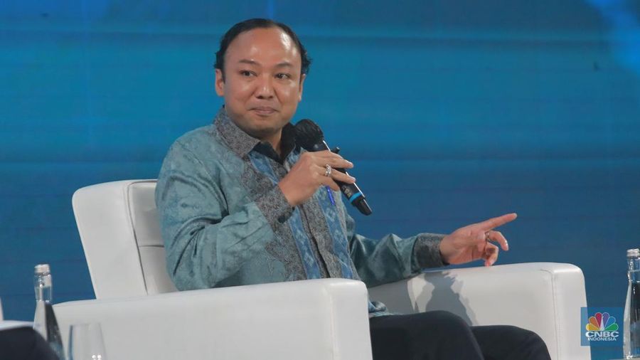Direktur PT Bayan Resources Alexander Ery Wibowo dalam Economic Outlook 2023 dengan tema 