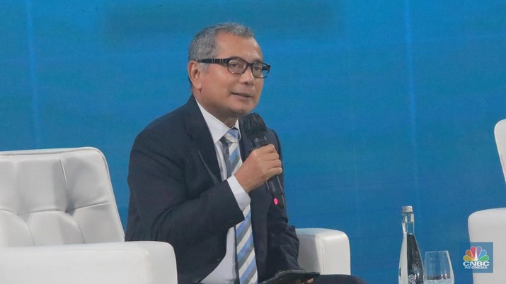Direktur Utama Bank BRI Sunarso dalam Economic Outlook 2023 dengan tema Direktur Utama Bank BRI Sunarso dalam Economic Outlook 2023 dengan tema