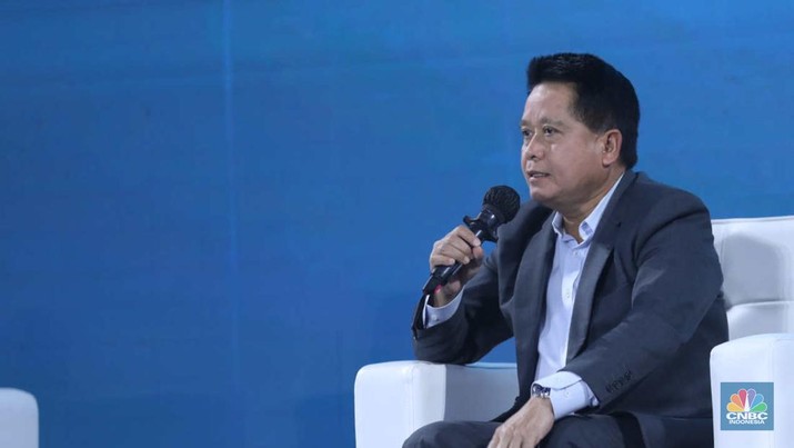 Direktur Utama PT Bank Syariah Indonesia BSI Herry Gunardi dalam Economic Outlook 2023 dengan tema Direktur Utama PT Bank Syariah Indonesia BSI Herry Gunardi dalam Economic Outlook 2023 dengan tema