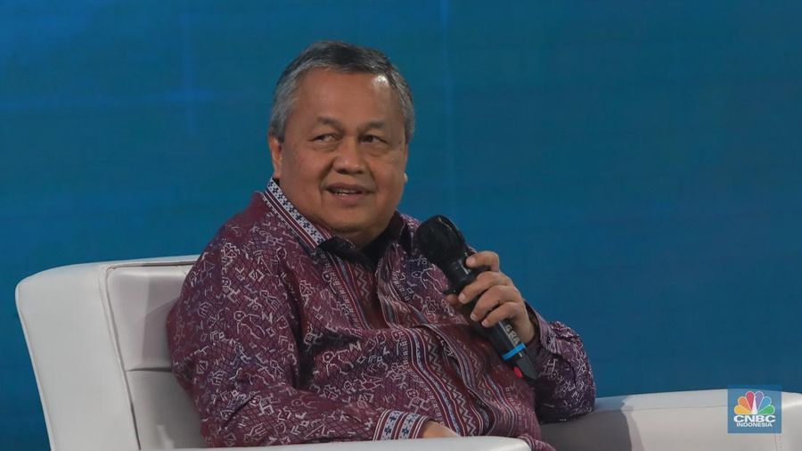 Gubernur BI, Perry Warjiyo dalam Economic Outlook 2023 dengan tema 