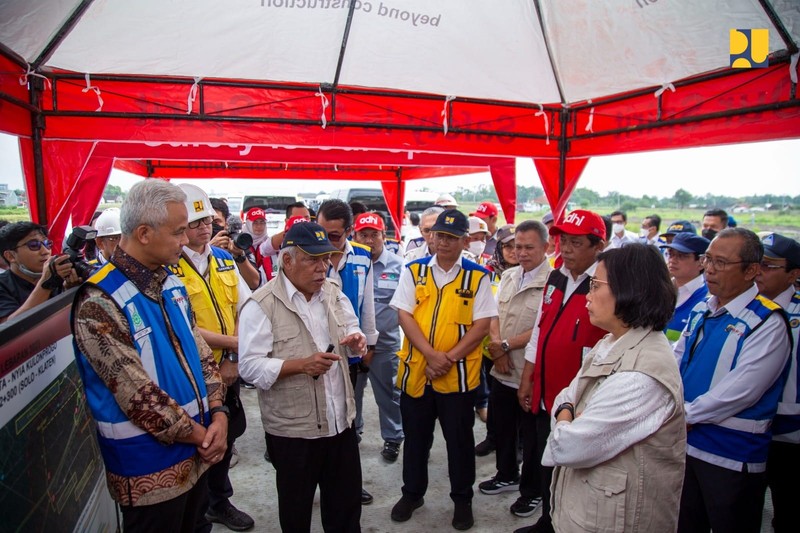 Jalan Tol Kartasura-Klaten Kementerian Pekerjaan Umum dan Perumahan Rakyat (PUPR) bersama badan usaha jalan tol (BUJT) tengah melaksanakan proyek strategis nasional (PSN) Jalan Tol Solo - Yogyakarta - NYIA Kulonprogo untuk meningkatkan konektivitas dan mengurai kemacetan di Jawa Tengah dan Yogyakarta. Dok. Biro Pers PUPR