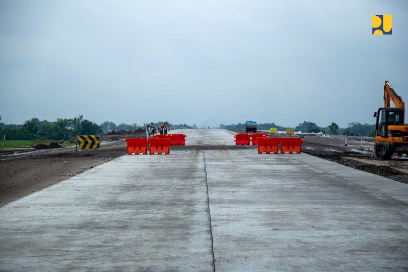 Jalan Tol Kartasura-Klaten Kementerian Pekerjaan Umum dan Perumahan Rakyat (PUPR) bersama badan usaha jalan tol (BUJT) tengah melaksanakan proyek strategis nasional (PSN) Jalan Tol Solo - Yogyakarta - NYIA Kulonprogo untuk meningkatkan konektivitas dan mengurai kemacetan di Jawa Tengah dan Yogyakarta. Dok. Biro Pers PUPR