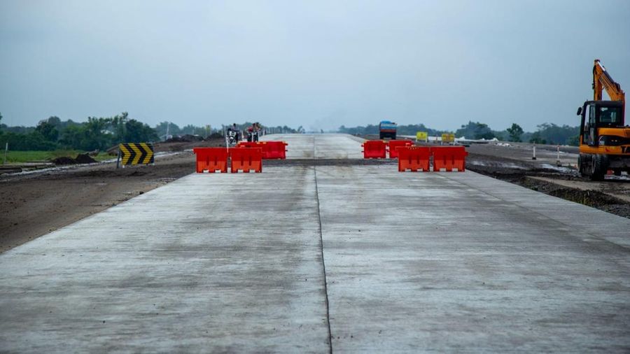 Kementerian Pekerjaan Umum dan Perumahan Rakyat (PUPR) bersama badan usaha jalan tol (BUJT) tengah melaksanakan proyek strategis nasional (PSN) Jalan Tol Solo - Yogyakarta - NYIA Kulonprogo untuk meningkatkan konektivitas dan mengurai kemacetan di Jawa Tengah dan Yogyakarta. Dok. Biro Pers PUPR