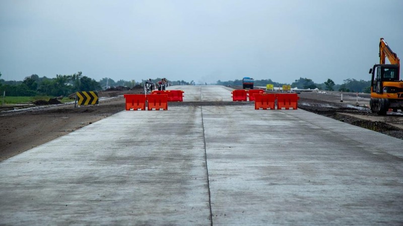 Kementerian Pekerjaan Umum dan Perumahan Rakyat (PUPR) bersama badan usaha jalan tol (BUJT) tengah melaksanakan proyek strategis nasional (PSN) Jalan Tol Solo - Yogyakarta - NYIA Kulonprogo untuk meningkatkan konektivitas dan mengurai kemacetan di Jawa Tengah dan Yogyakarta. Dok. Biro Pers PUPR