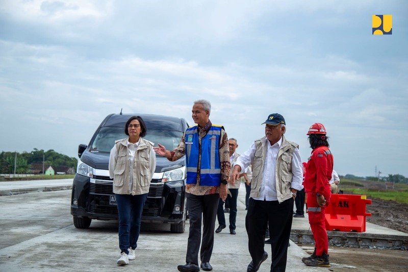 Jalan Tol Kartasura-Klaten Kementerian Pekerjaan Umum dan Perumahan Rakyat (PUPR) bersama badan usaha jalan tol (BUJT) tengah melaksanakan proyek strategis nasional (PSN) Jalan Tol Solo - Yogyakarta - NYIA Kulonprogo untuk meningkatkan konektivitas dan mengurai kemacetan di Jawa Tengah dan Yogyakarta. Dok. Biro Pers PUPR