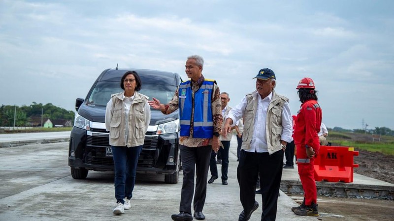 Kementerian Pekerjaan Umum dan Perumahan Rakyat (PUPR) bersama badan usaha jalan tol (BUJT) tengah melaksanakan proyek strategis nasional (PSN) Jalan Tol Solo - Yogyakarta - NYIA Kulonprogo untuk meningkatkan konektivitas dan mengurai kemacetan di Jawa Tengah dan Yogyakarta. Dok. Biro Pers PUPR