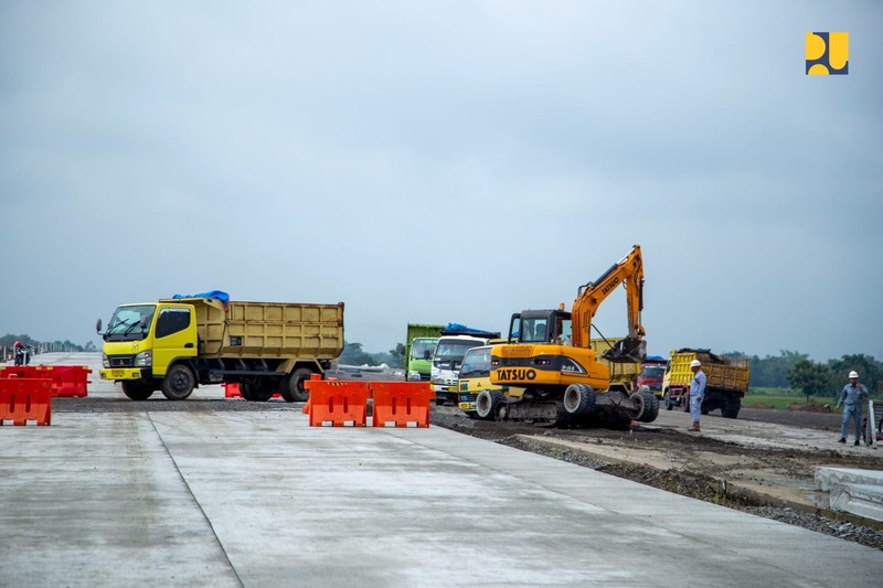 Jalan Tol Kartasura-Klaten Kementerian Pekerjaan Umum dan Perumahan Rakyat (PUPR) bersama badan usaha jalan tol (BUJT) tengah melaksanakan proyek strategis nasional (PSN) Jalan Tol Solo - Yogyakarta - NYIA Kulonprogo untuk meningkatkan konektivitas dan mengurai kemacetan di Jawa Tengah dan Yogyakarta. Dok. Biro Pers PUPR