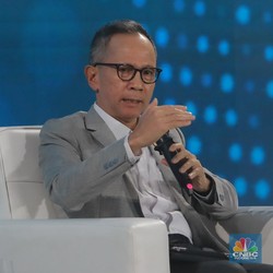Manuver OJK 'Mahendra Siregar' Melawan Gelapnya Ekonomi Dunia