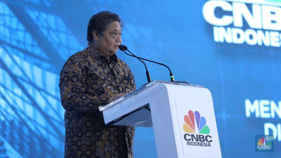 MENKO Perekonomian, Airlangga Hartarto sebagai pembicara kunci dalam Economic Outlook 2023 dengan tema 