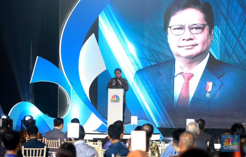 Economic Outlook 2023 dengan tema Economic Outlook 2023 dengan tema