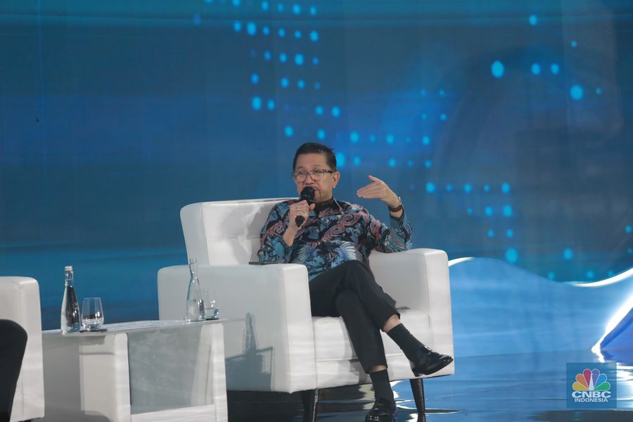 Presiden Direktur PT Freeport Indonesia Tony Wenas dalam Economic Outlook 2023 dengan tema