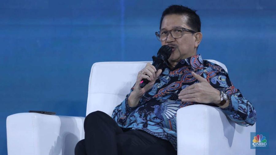 Presiden Direktur PT Freeport Indonesia Tony Wenas dalam Economic Outlook 2023 dengan tema 