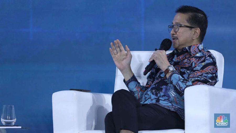 Presiden Direktur PT Freeport Indonesia Tony Wenas dalam Economic Outlook 2023 dengan tema 