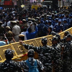 India Chaos Gegara Skandal Miras: Demo Besar-'Seret' PM Modi