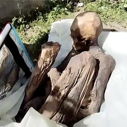 Horror! Pria Ini Tinggal & Tidur Bareng Mumi Selama 30 Tahun