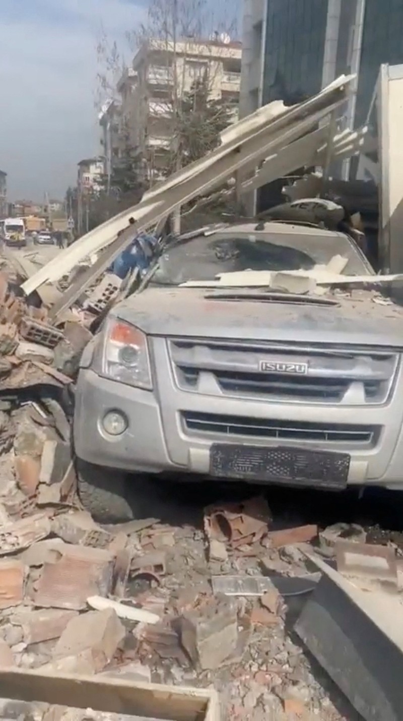 Dust from collapsed buildings rise across Malatya after a new earthquake, in Turkey February 27, 2023,  in this still image obtained from a social media video. Twitter/@Zarkusfb/via REUTERS  THIS IMAGE HAS BEEN SUPPLIED BY A THIRD PARTY. MANDATORY CREDIT. NO RESALES. NO ARCHIVES.