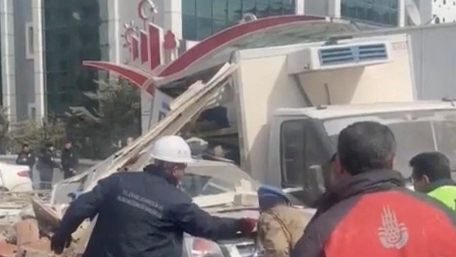 Dust from collapsed buildings rise across Malatya after a new earthquake, in Turkey February 27, 2023,  in this still image obtained from a social media video. Twitter/@Zarkusfb/via REUTERS  THIS IMAGE HAS BEEN SUPPLIED BY A THIRD PARTY. MANDATORY CREDIT. NO RESALES. NO ARCHIVES.