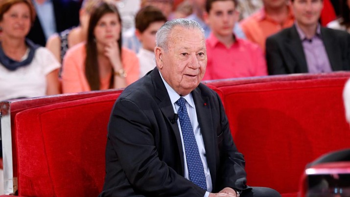 469845552 PARIS, FRANCE - APRIL 15: Former Football player and recordman for goals scored in a World Cup with 13 goals in 1958, Just Fontaine attends the 'Vivement Dimanche' French TV. Held at Pavillon Gabriel on April 15, 2015 in Paris, France. (Photo by Bertrand Rindoff Petroff/Getty Images)