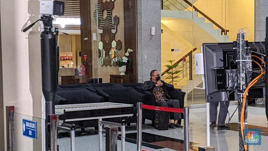 Eks pejabat pajak Rafael Alun Trisambodo jalani pemeriksaan KPK terkait Laporan Harta Kekayaan Penyelenggara Negara (LHKPN). (CNBC Indonesia/Emir)