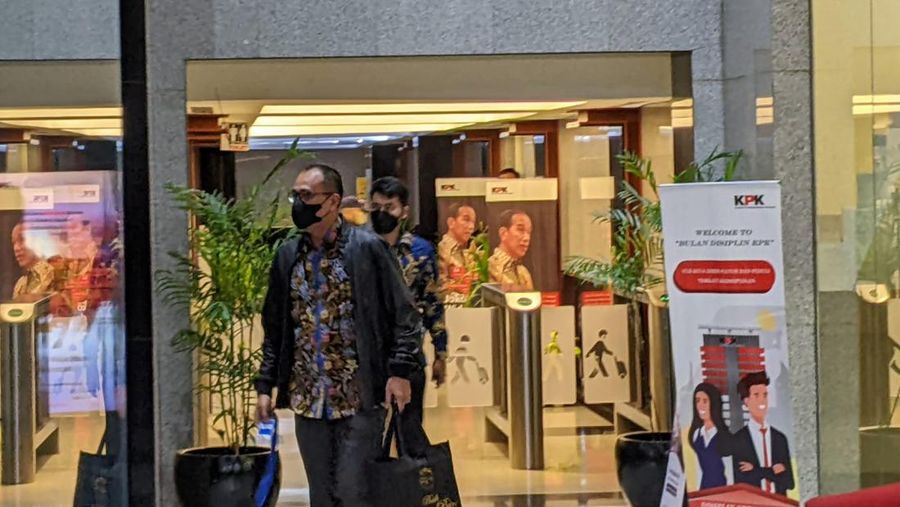 Eks pejabat pajak Rafael Alun Trisambodo jalani pemeriksaan KPK terkait Laporan Harta Kekayaan Penyelenggara Negara (LHKPN). (CNBC Indonesia/Emir)