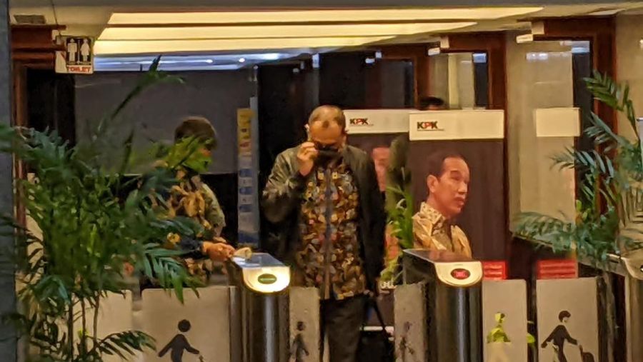 Eks pejabat pajak Rafael Alun Trisambodo jalani pemeriksaan KPK terkait Laporan Harta Kekayaan Penyelenggara Negara (LHKPN). (CNBC Indonesia/Emir)