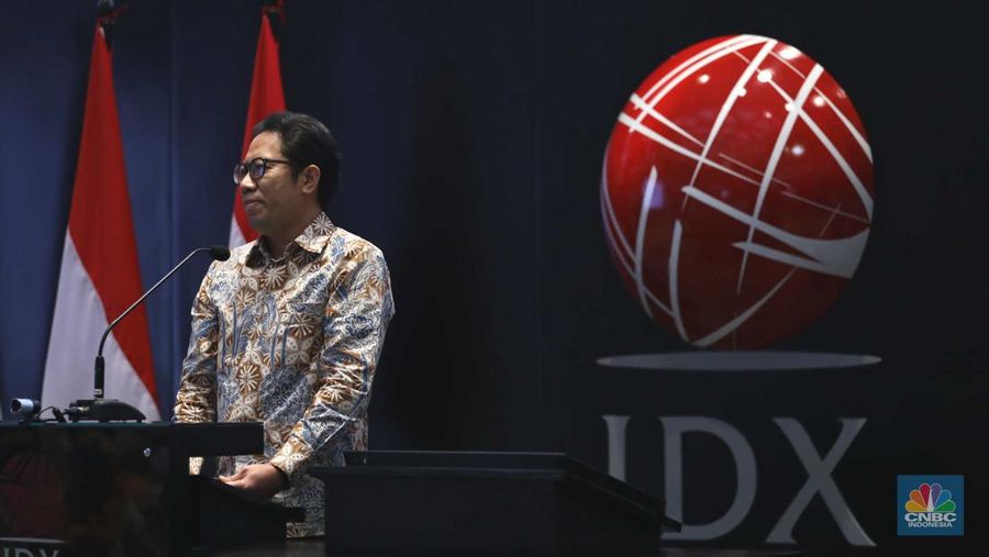 I Gede Nyoman Yetna, Direktur Penilaian Perusahaan BEI dalam acara pencatatan perdana saham PT Hillcon Tbk di Bursa Efek Indonesia, Jakarta, Rabu (1/3/2023). (CNBC Indonesia/Tri Susilo)