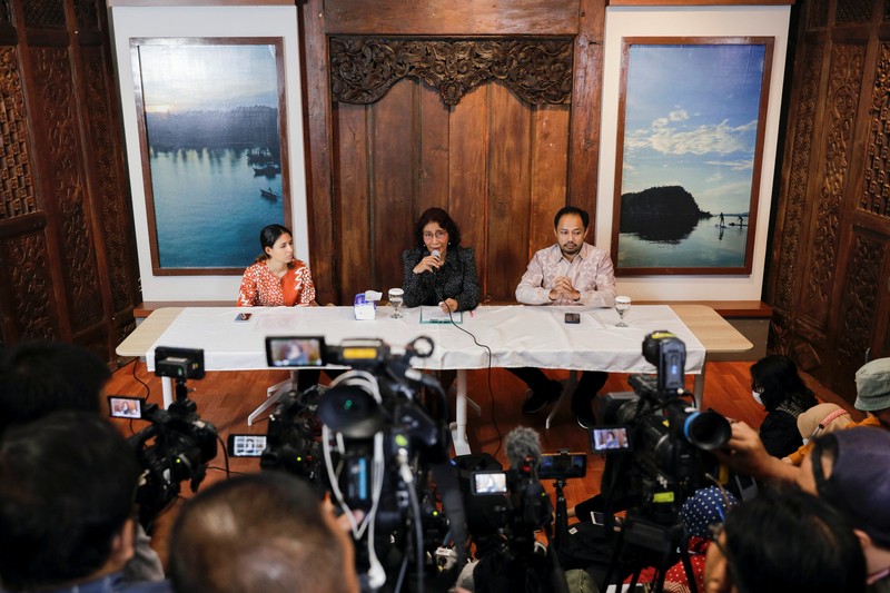 Susi Air founder and former Fisheries Minister Susi Pudjiastuti, speaks during a news conference about the New Zealand pilot who was taken hostage by separatists in Indonesia's Papua last month, in Jakarta, Indonesia, March 1, 2023. REUTERS/Willy Kurniawan